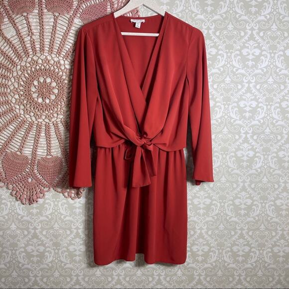 5/$30 TopShop Tiffany Knot Quarter Sleeve Mini Dress - Picture 2 of 7